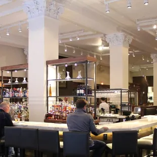 Bar featuring Craft Cocktails.