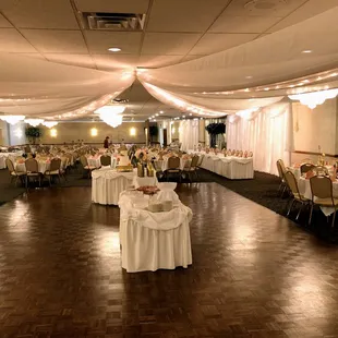 A wedding in our Garnet-Emerald Room!