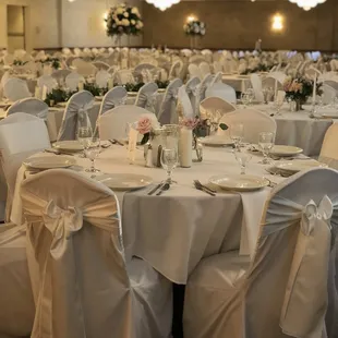 A wedding in our Garnet-Emerald Room!