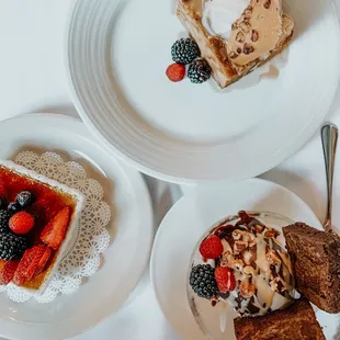 Bread pudding, creme brûlée &amp; brenner sundae