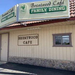 Brentwood Cafe sign off of Brentwood blvd