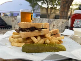 311 Oak Street Pub