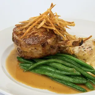 a plate of meat and green beans