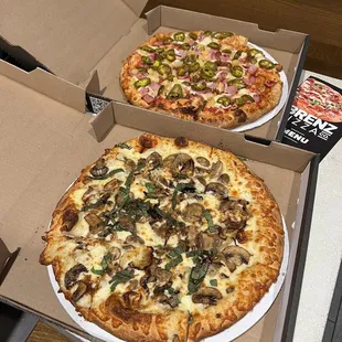Spicy Hawaiian Pizza, mushroom trio