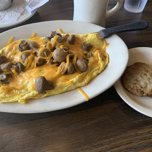 Meat omelette with mushrooms and an extra side of sausage. Generous portions of mushrooms!