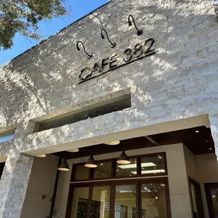 the outside of a cafe