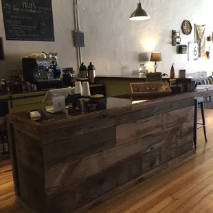 Great atmosphere - Very clean, comfortable and inviting.