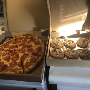 Large Hand Tossed Pepperoni Pizza and 1/2 Dozen Chocolate Chip Cookies