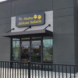 the outside of the restaurant