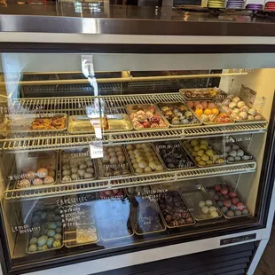 Display of minicakes