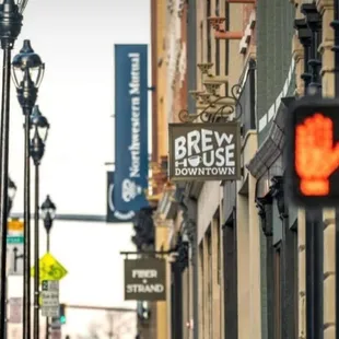 a view of a street corner