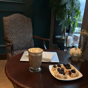 Caramel apple butter latte and blackberry brei plate