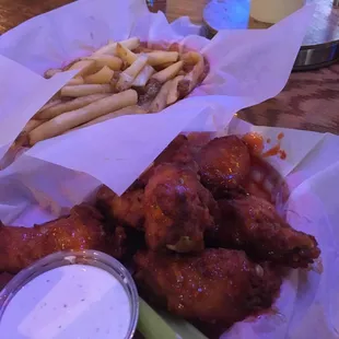 Buffalo wings &amp; fries