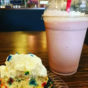 One of our delicious  &quot;Humpday&quot; Cupcakes &amp; Strawberry Smoothie!