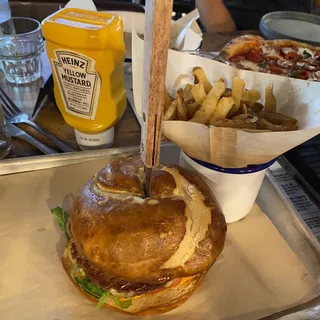 Plant-based Cheeseburger