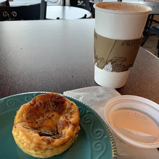 My usual order: Raspberry latte and quiche.