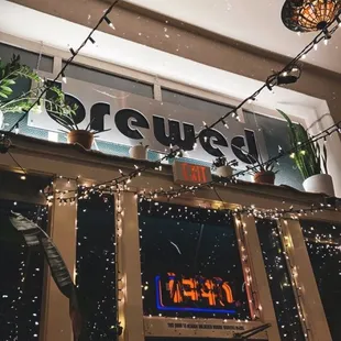 the outside of the restaurant