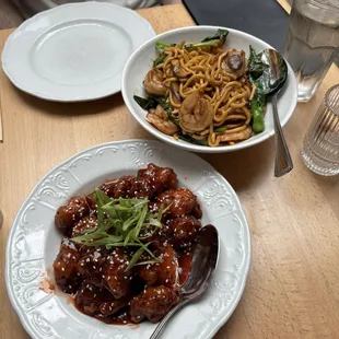 General Tso&apos;s Chicken, Shrimp Lo Mein