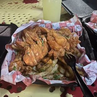 Fried lobster and shrimp w/ fries!!!!!! Everything was cooked to order and fresh!!!!!!