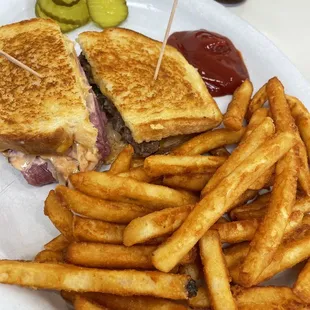 I ordered the Reuben, my wife the patty melt, and we shared!