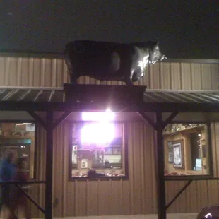 Brian&apos;s BBQ with bull on roof