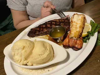 Lucky’s Blind Fish Grill