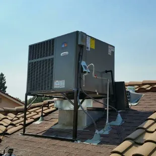 Almost Done with the Lennox, just some lose ends left #HVAC