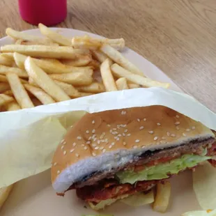 Pastrami burger w/mayo not 1000 island. This place is certainly not The Hat or Langers by a long shot but dam good 4 the price.