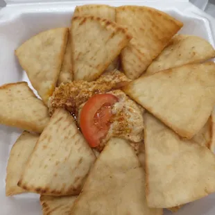 Appetizer, hummus and pita bread, outstanding!!!!