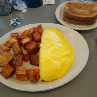 Veggie omelette no cheese home frys it was delicious