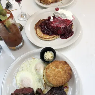 7 oz. Certified Angus Skirt Steak and Eggs