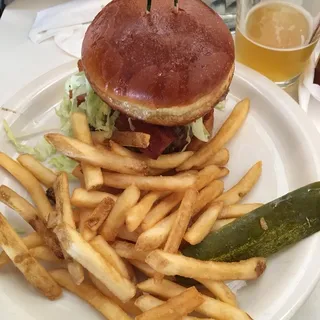 Aged White Cheddar & Sugar-Cured Bacon Burger Lunch
