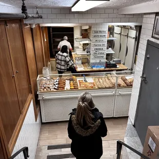 That&apos;s me about to get their Proscuitto &amp; Parmesan bread!!
