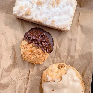 scottish shortbread, chocolate macaroon, maple scone