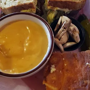 Robs rye and roast w Wisconsin beer cheese soup