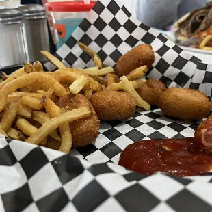Kid&apos;s meal (corn dogs)