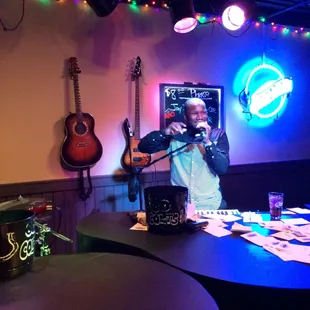 Jay Jones is tearing up the mic!!