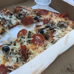 Great pizza and great service!!  The pizza was excellent. Definitely recommend this place!