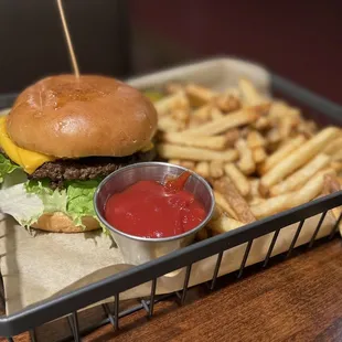 Cheeseburger with some crispy fries