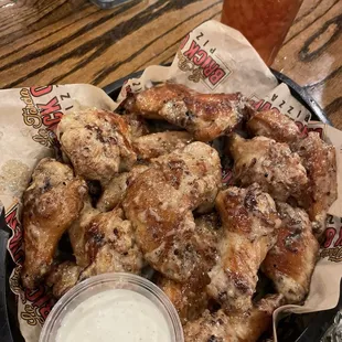 food, chicken wings and fried chicken