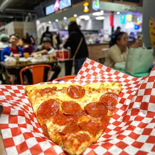 Pepperoni pizza slice