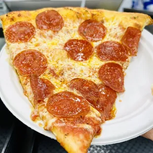 Pepperoni pizza slice