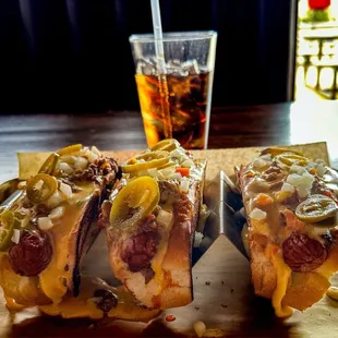 Great chili dogs and service!