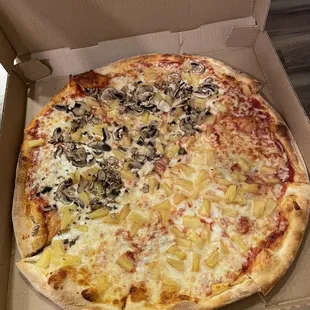 Pineapple &amp; Mushroom Pizza!
