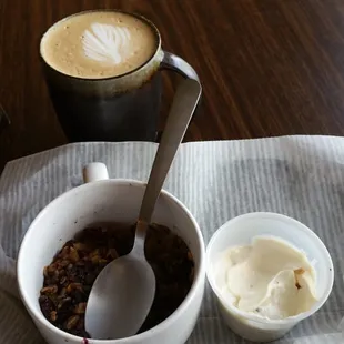 Twice baked oatmeal with yogurt, caramel curtodo