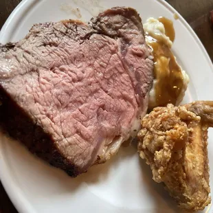 Carving Special. NY Strip Roast. Mashed Potatoes Gravy. Fried Chicken Meal. Not bad for a buffet man.