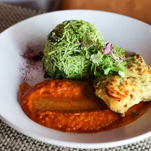 Saffron Chicken
Marinated in saffron, garlic, white wine vinegar &amp; onions, served with spinach rice and pumpkin puree