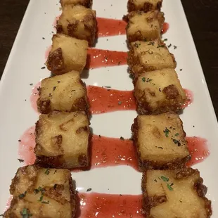 Cheese curds with spicy blackberry jam