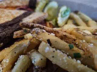 Wally's Grill & Drafthouse