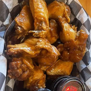 bbq wings, chicken wings and fried chicken, fried chicken wings, poultry, fried chicken, chicken wings, chicken, food, bbq chicken